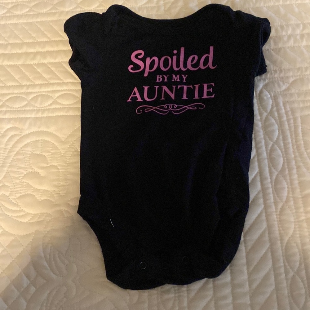 Black short sleeve tee